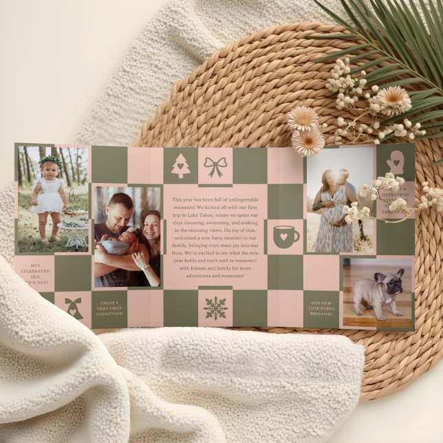 Jahr im Retro-Review Checked Christmas Fotos Dreifach Gefaltete Urlaubskarte (Year in Review Retro Checkered Christmas Photos Tri-Fold Holiday Card)