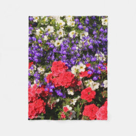 Jährliche Blume lila, rot und weiß Fleecedecke