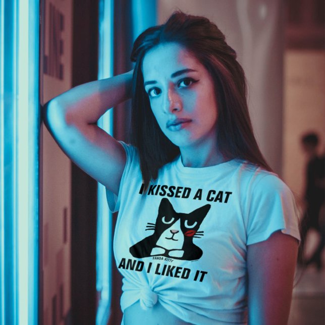 J'AI AIMÉ UN CHAT ET J'AIMAIS LES T-shirts (Créateur téléchargé)