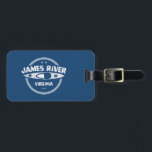 James River Virginia Kayaking Gepäckanhänger<br><div class="desc">Das James ist der größte Nebenfluss von Virginia zur Chesapeake Bay. Mit einer Länge von 540 km ist es einer der längsten Flüsse Amerikas,  der im selben Staat beginnt und endet. Der James fließt durch Richmond und endet zwischen Newport News und Norfolk.</div>
