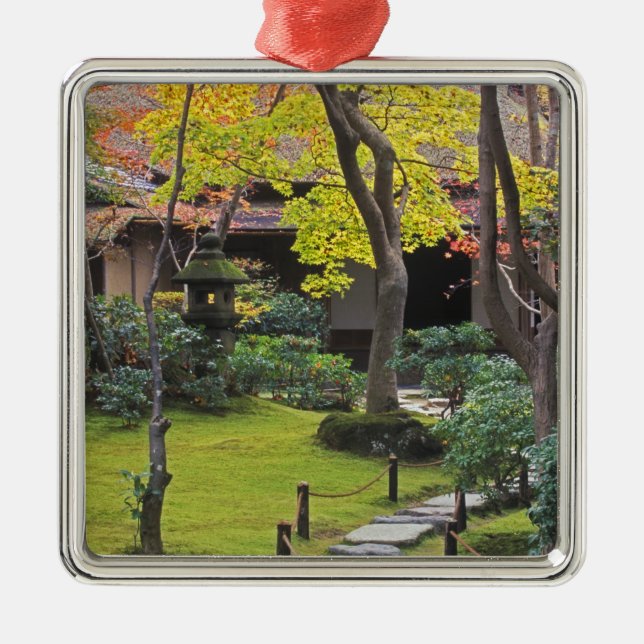 Japan, Kyoto, Arashiyama, Okochi Sanso Silbernes Ornament (Vorne)