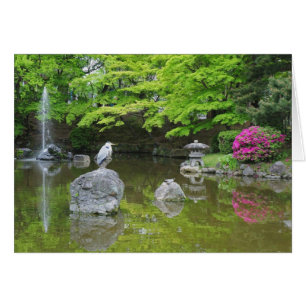 Japan, Kyoto. Heron in frischen grünen Blätter
