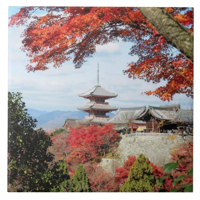 Japan, Kyoto. Kiyomizu-Tempel in Herbstfarbe Fliese (Vorderseite)