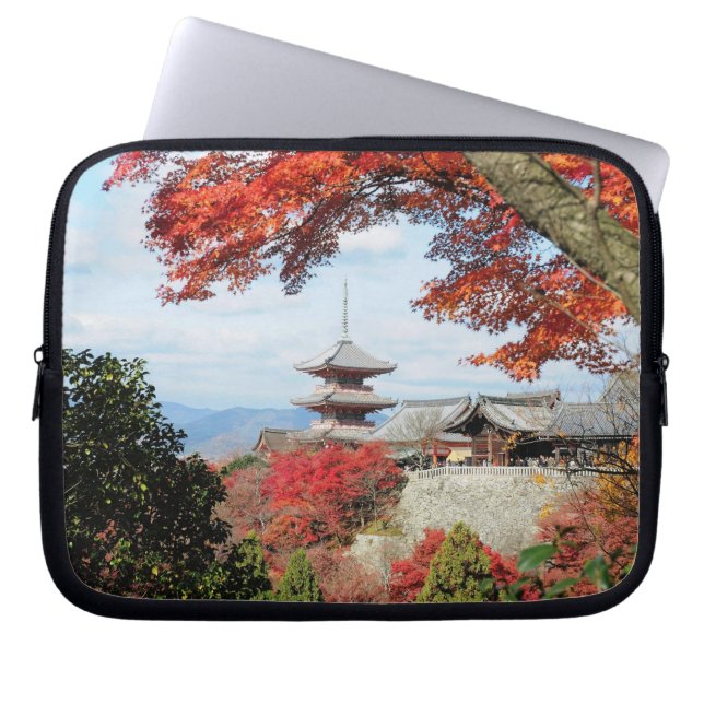 Japan, Kyoto. Kiyomizu-Tempel in Herbstfarbe Laptopschutzhülle (Vorderseite)