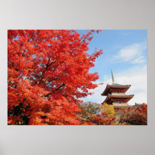 Japan, Kyoto. Kiyomizu-Tempel in Herbstfarben Poster