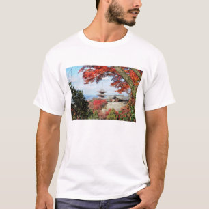 Japan, Kyoto. Kiyomizu-Tempel in Herbstfarben T-Shirt