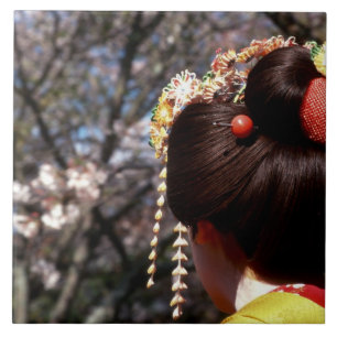 Japan, Kyoto. Rückansicht Nahaufnahme einer Geisha Fliese