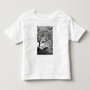 Japan, Tokio. Kirschblüten im Kaiserlichen Kleinkind T-shirt