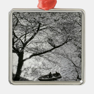 Japan, Tokio. Kirschblüten im Kaiserlichen Silbernes Ornament