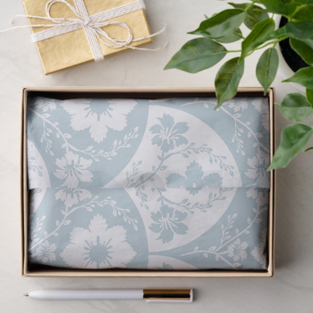 Japanese Floral Pattern in Soft Blue and White Seidenpapier (Geschenk)