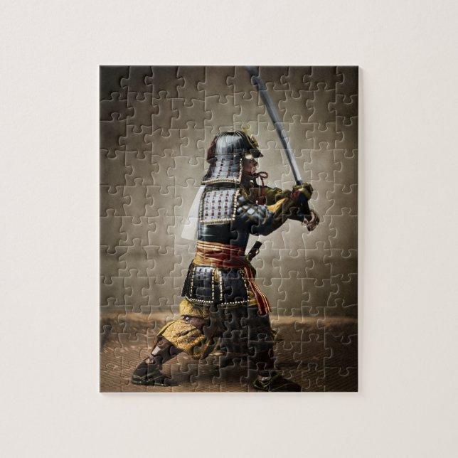 Japanisch Samurai in Armor mit Katana (Vertikal)