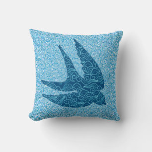 Japanisch schlucken in Flight, Cobalt und Blassbla Kissen