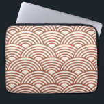Japanisch Seigaiha Wave Rust Terracotta Laptopschutzhülle<br><div class="desc">Japanische Seigaiha Wave - Schwarz und Weiß - Muster - Rost,  Erdtönen,  Terrakotta.</div>