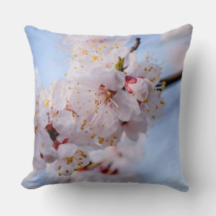 Japanische Aprikosenblüte Kissen
