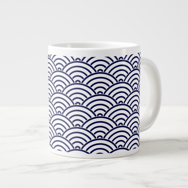 Japanische Fischskala Koinobori in Delft Blue Jumbo-Tasse (Vorderseite Rechts)