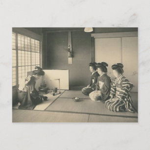 Japanische Frauen sitzen auf dem Boden Postkarte