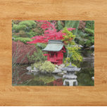 Japanische Gartenteichtennis<br><div class="desc">Ein herausforderndes Puzzle, das ein Foto-Image eines hübschen japanischen Gartenteiches mit einem roten, miniaturisierten Shinto-Schrein und bunten Herbstblättern aufweist. Wählen Sie Ihre Rätsel-Größe aus. Spaß für die ganze Familie! HINWEIS: Das Bild wurde nicht für die Größe eines Quadrat-Puzzles optimiert. Foto: Point Defiance Park Japanischer Garten</div>