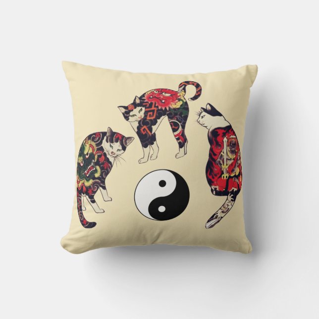 JAPANISCHE KATZEN, ROTE TATTOOS, YIN YANG KISSEN (Vorderseite)