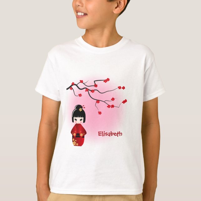 Japanische kokeshi Puppe an rosa T-Shirt (Vorderseite)