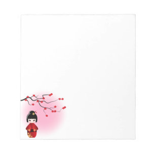 Japanische Kokeshi-Puppe bei Sakura-Blüten Notizblock
