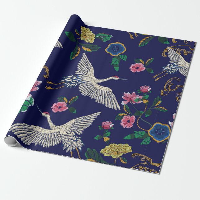 Japanische Krane, Wellen und Blume. Stickereierkra Geschenkpapier (Ungerollt)