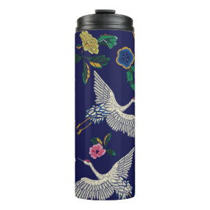 Japanische Krane, Wellen und Blume. Stickereierkra Thermosbecher