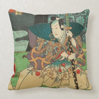 Japanische Kunst - Samurai, der eine Katana Klinge Kissen