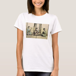 Japanische Mädchen, welche die Flöte, "den Koto" T-Shirt