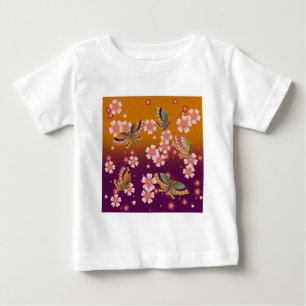 Japanische Schmetterlinge inmitten der Sakura-Blüt Baby T-shirt
