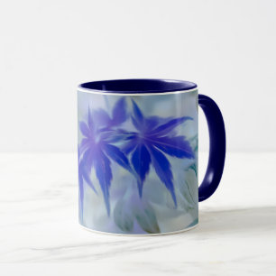 Japanischer Ahorn in blauer Tasse