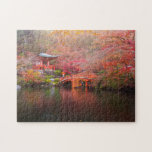 Japanischer Tempel<br><div class="desc">Puzzle von einem schönen Teich und Tempel mit Abfall Blätter. Wählen Sie aus den verschiedenen verfügbaren Größen.</div>
