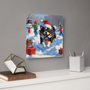 Japanisches Kinn im Schnee mit Weihnachtsmütze Quadratische Wanduhr