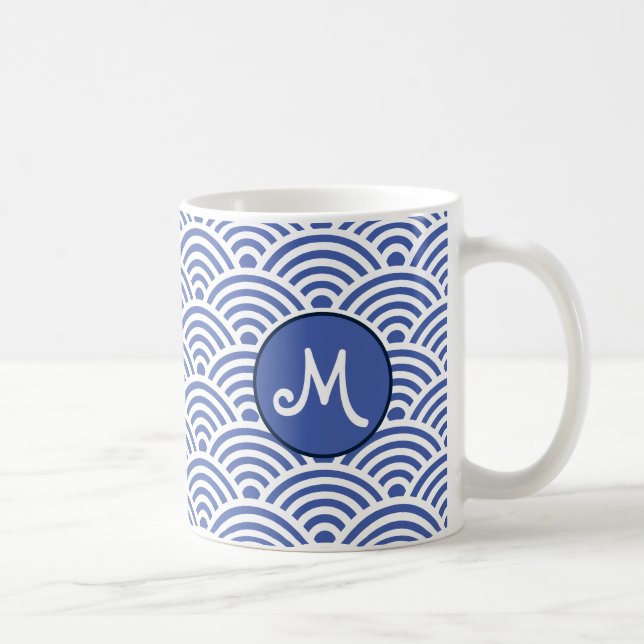 Japanisches klassisches Wellenmuster mit Monogramm Kaffeetasse (Rechts)