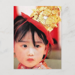 Japanisches Kleines Mädchen mit einem Kimono Postkarte