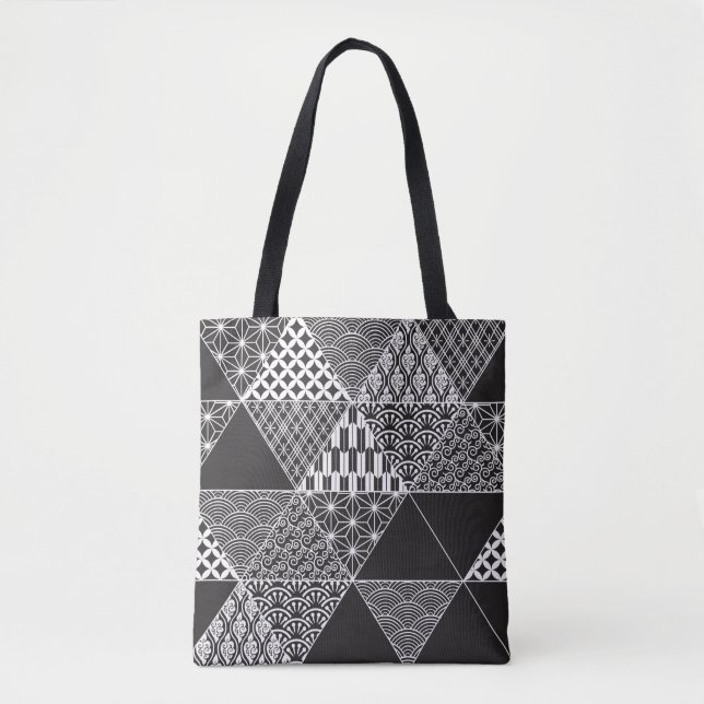 Japanisches Schwarz-Weiß-Collage-Dreieck-Muster Tasche (Vorderseite)