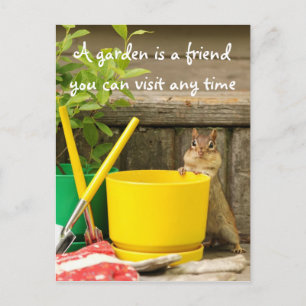 Jardinage Chipmunk avec carte postale