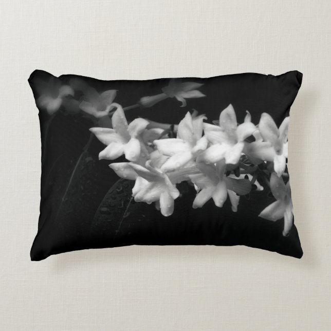Jasmine Black and White Blume Fotografie Dekokissen (Vorderseite)