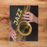 Jazzman Playing Gold Saxophon<br><div class="desc">Für Jazzmusikfans! Ein herausforderndes Puzzle,  das das Foto eines Jazzmanns zeigt,  der sein uraltes,  goldfarbenes Tenorsaxophonhorn spielt,  zusammen mit dem in goldfarbenen Blockbriefen gedruckten Wort "JAZZ". Spaß für die ganze Familie! HINWEIS: Bild nicht für Quadrat-Rätselstil konzipiert.</div>