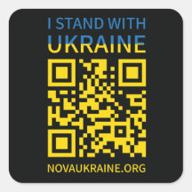 Je me tiens avec des autocollants ukrainiens