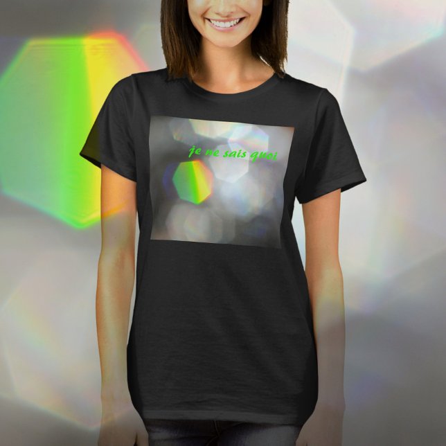 Je Ne Sais Quoi Chic Dazzling T - Shirt (Von Creator hochgeladen)