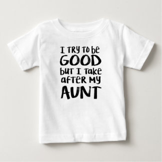 Je prends après mon T-shirt de tante