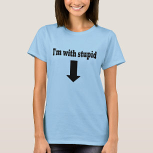 Je suis avec le T-shirt stupide