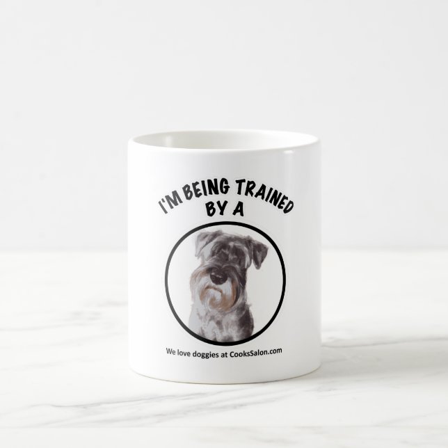 Je suis entraîné par une mug Schnauzer (Centre)