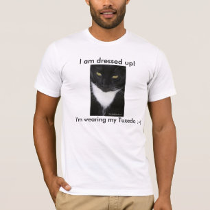 "Je suis habillé vers le haut" du T-shirt noir et