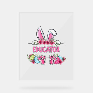 Je suis le lapin éducateur de la fête de Pâques