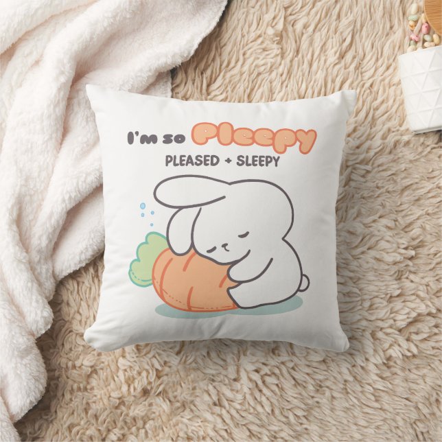 Je suis si heureux : Bunny Hugging Carrot Coussin (Couverture)