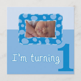 Je tourne une invitation de fête d'anniversaire