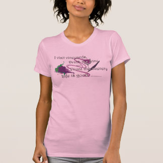 Je visite des vignobles et bois le T-shirt de vin