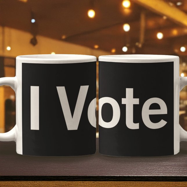 Je vote Mug w White Text (Créateur téléchargé)