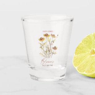 Jede Blume blüht in ihrer eigenen Zeit - rustikale Schnapsglas